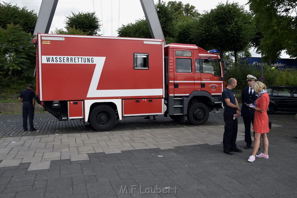 Uebung BF Taucher und Presse Koeln Zoobruecke Rhein P017.JPG - Miklos Laubert